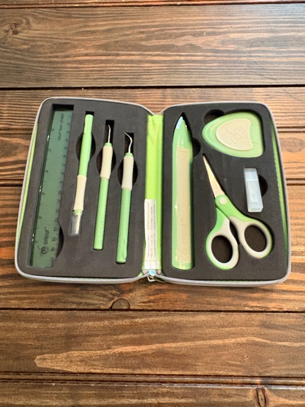 Cricut 8 piece Tool Kit NWOT